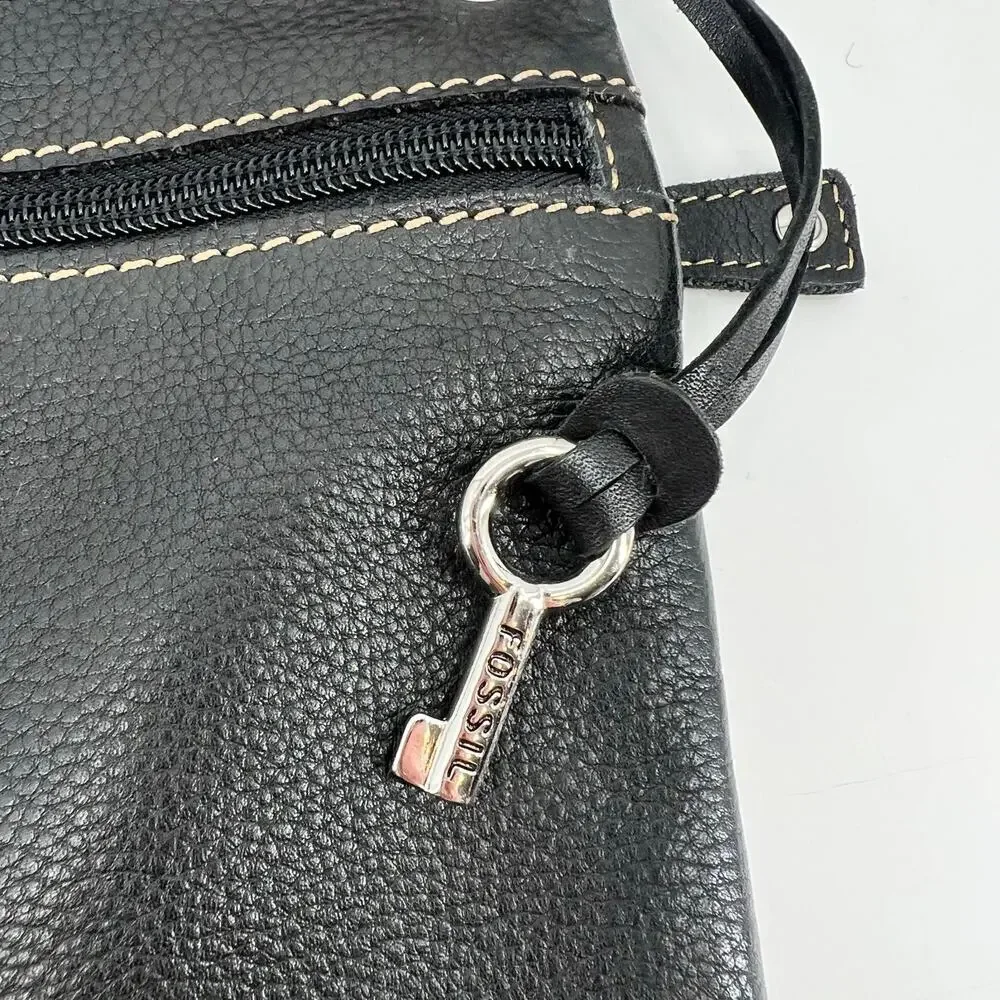Fossil Sutter crossbody Black pebbled soft leather Silver metalware key details